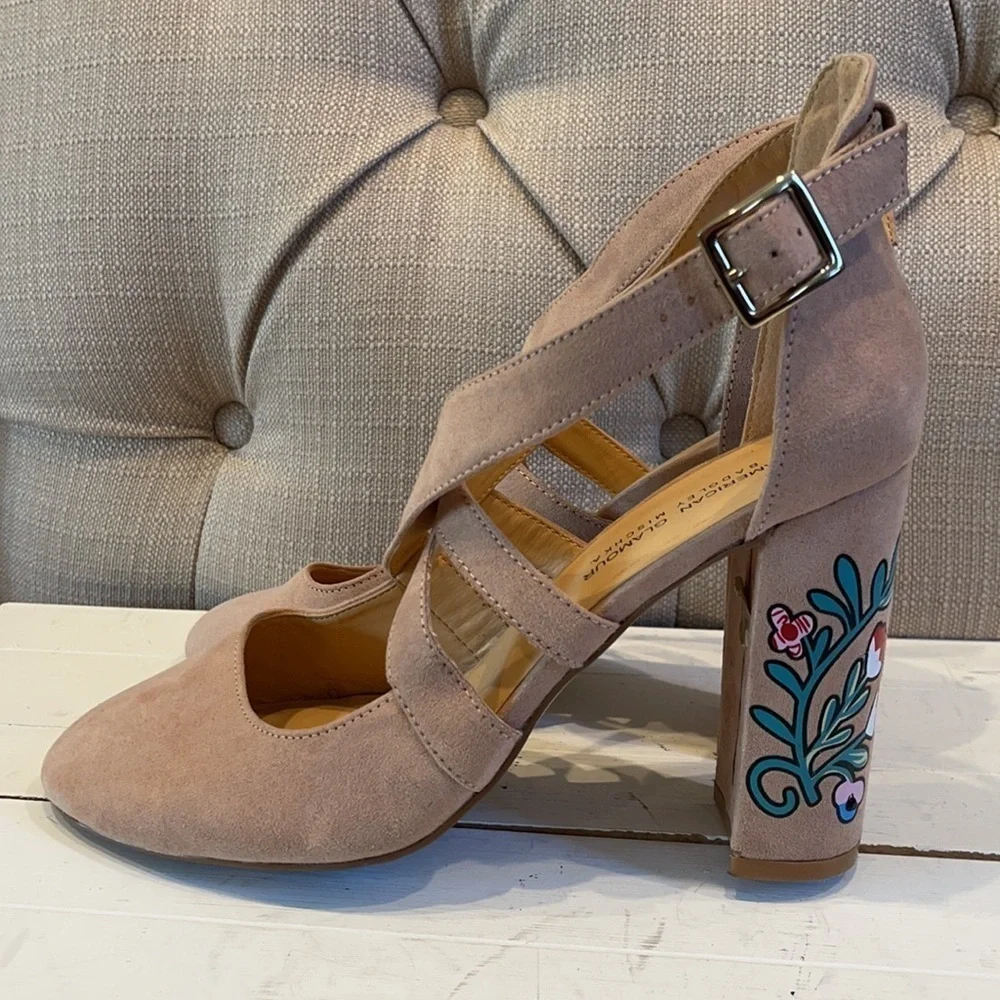 American Glamour Badgley Mischka Pumps Beige 8.5